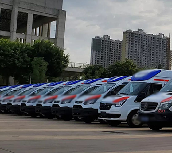 萨嘎县服务车队展示